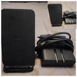 Black Wireless Fast Charging Stand
